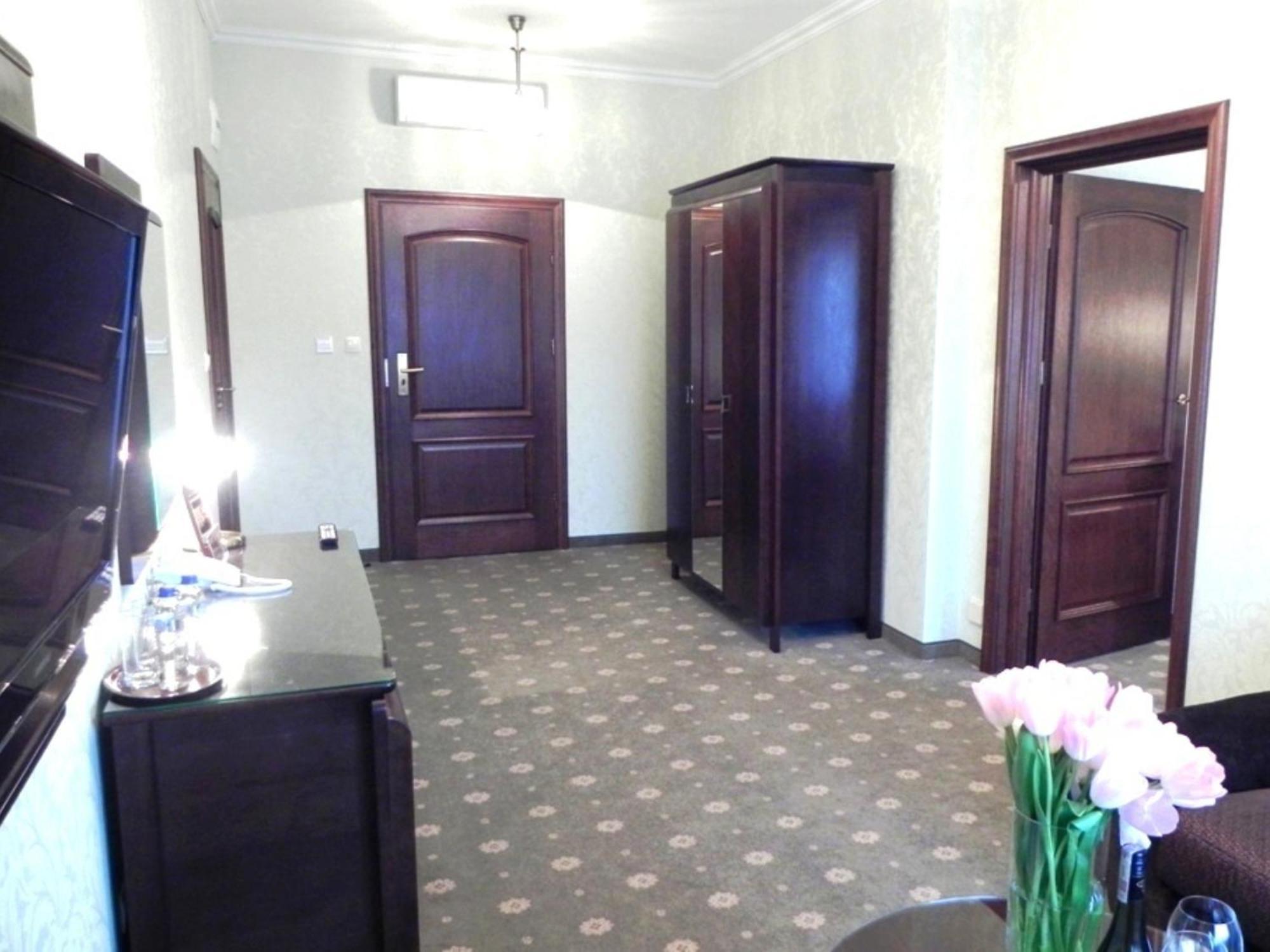 Willa Zagorze Okuniew Exterior foto